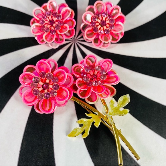 Authentic 1960s vintage cellophane, Posey clip earrings and brooch - Picture 5 of 8